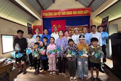 TRƯỜNG THPT SỐ 1 TÔN ĐỨC THẮNG TỔ CHỨC TẾT TRUNG THU CHO THIẾU NHI THÔN KẾT NGHĨA EA BIR